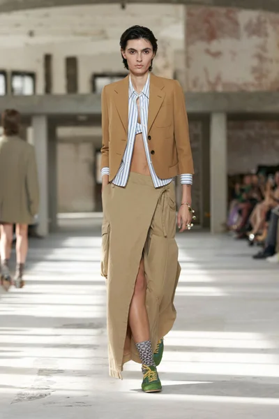 Look 4